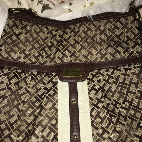 Tommy Hilfiger Handbags - Tommy Hilfiger crossbody! EUC!